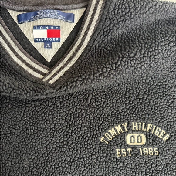 Tommy Hilfiger Black Sherpa V-Neck Pullover | Vintage Preppy Streetwear Cozycore - Picture 7 of 9